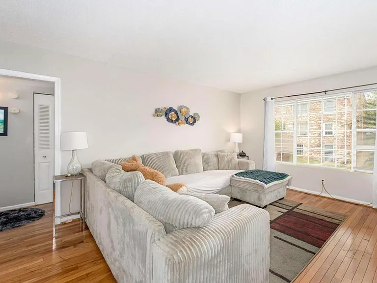 2517 Hydraulic Rd #73 — Photo 3