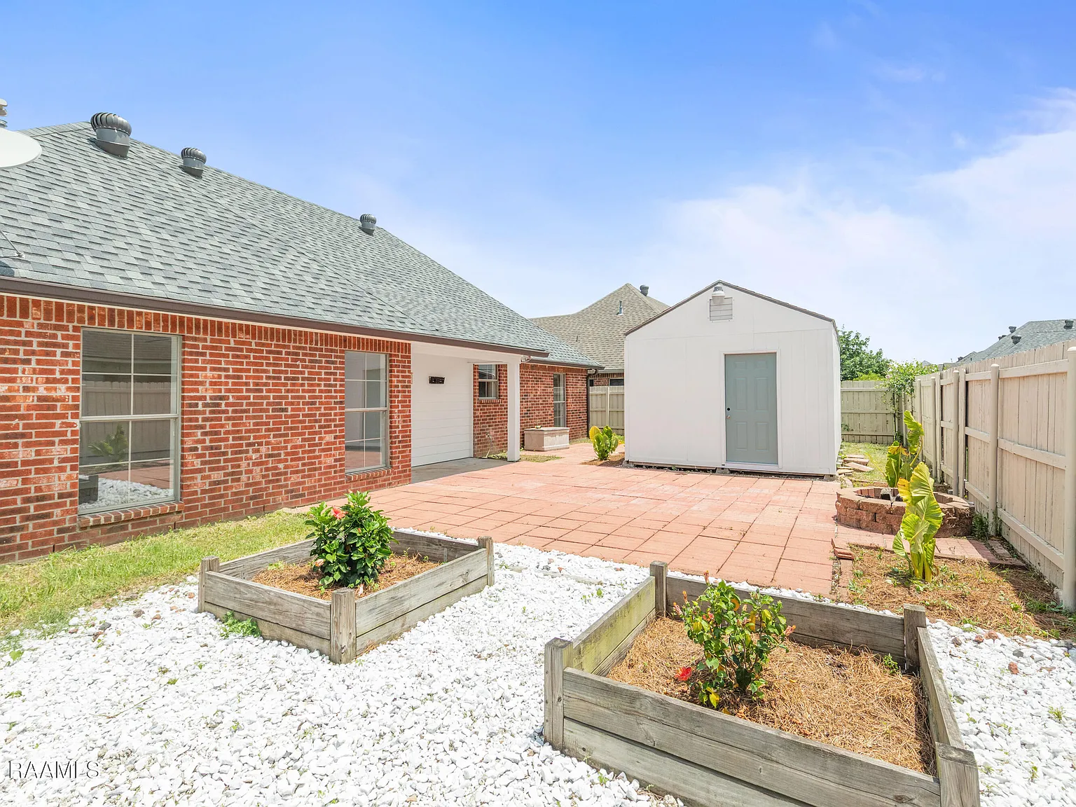 3 bed, 2.0 bath, 1579 sqft, $1,900 — Photo 2