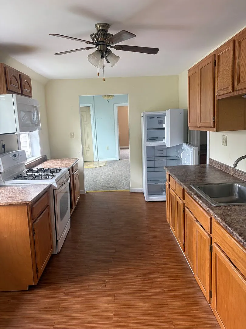 10 Beech St, Gloversville, NY 12078 — Photo 4