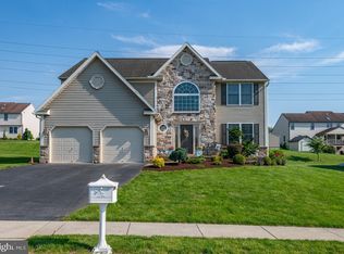 310 Valley Ct, Sinking Spring, PA 19608