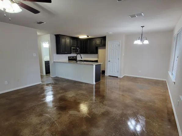 2424 W Walker St, Denison, TX 75020