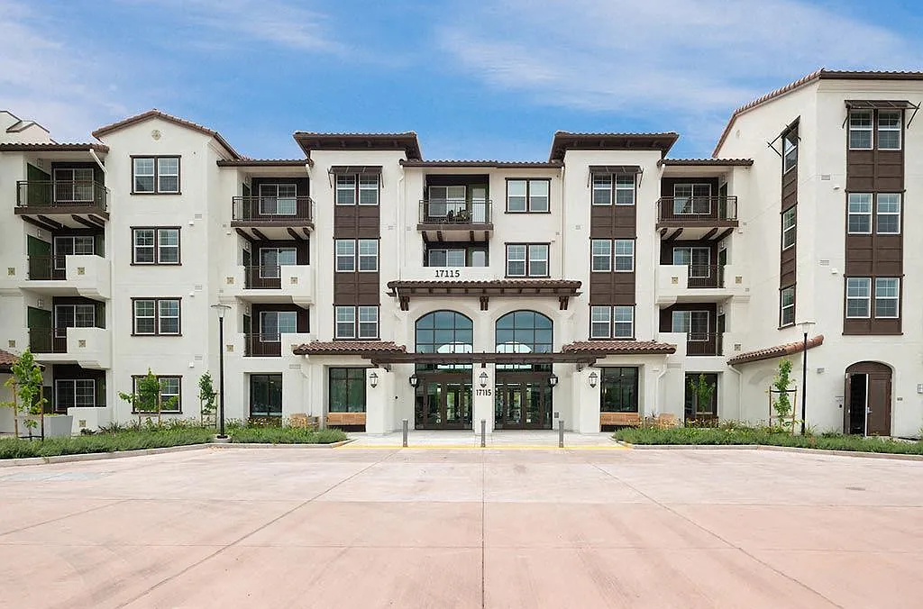 Deer Creek Apartments — Photo 2