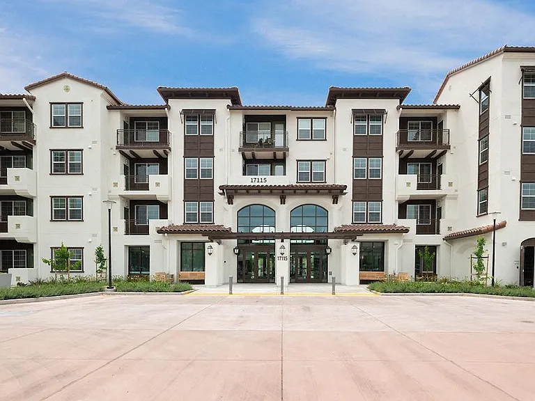 Deer Creek Apartments — Photo 2