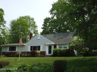 4 Pine Grove Ln, Troy, NY 12182