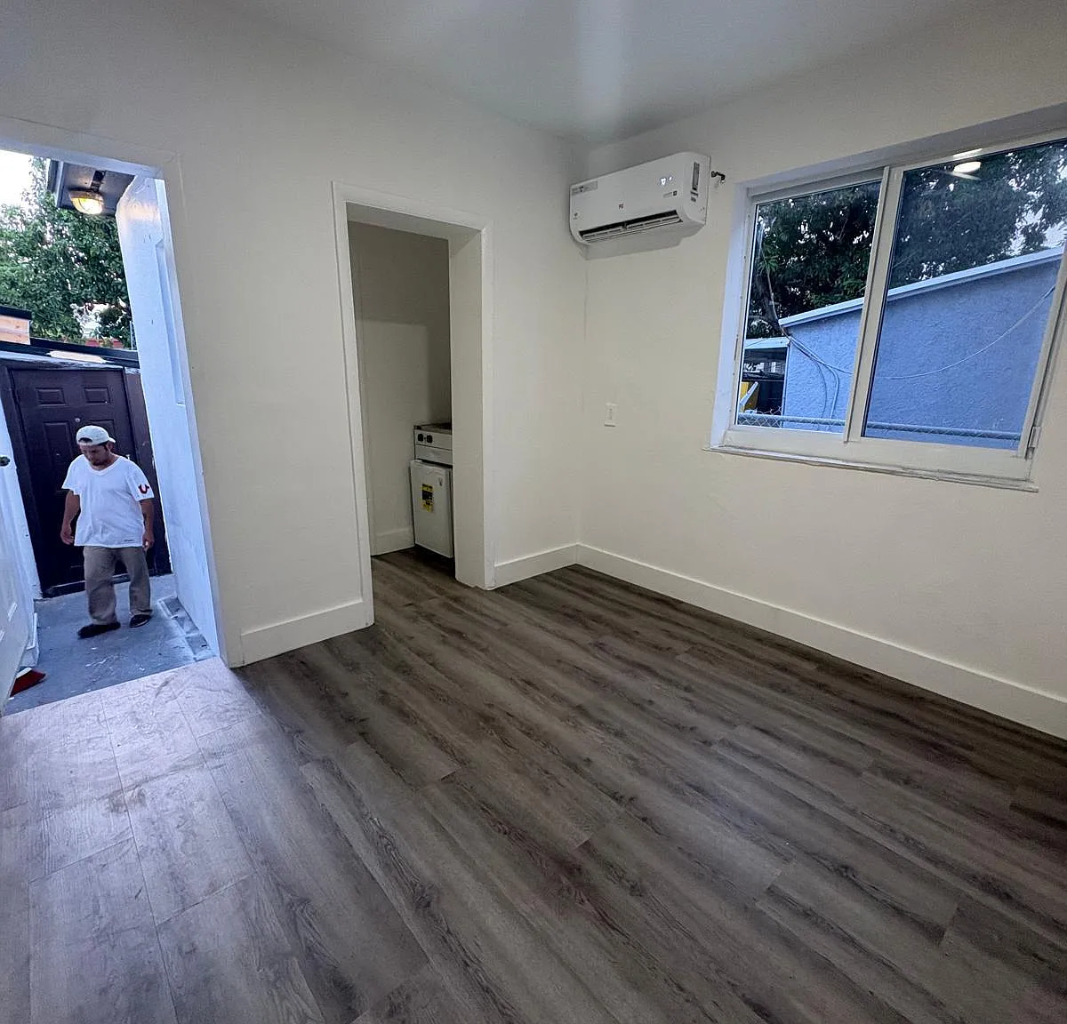 Studio, 230 sqft, $1,350 — Photo 2