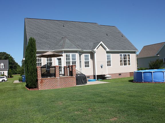 3rd image of 621 Savin Ct