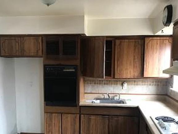 3rd image of 49 Oakridge Dr