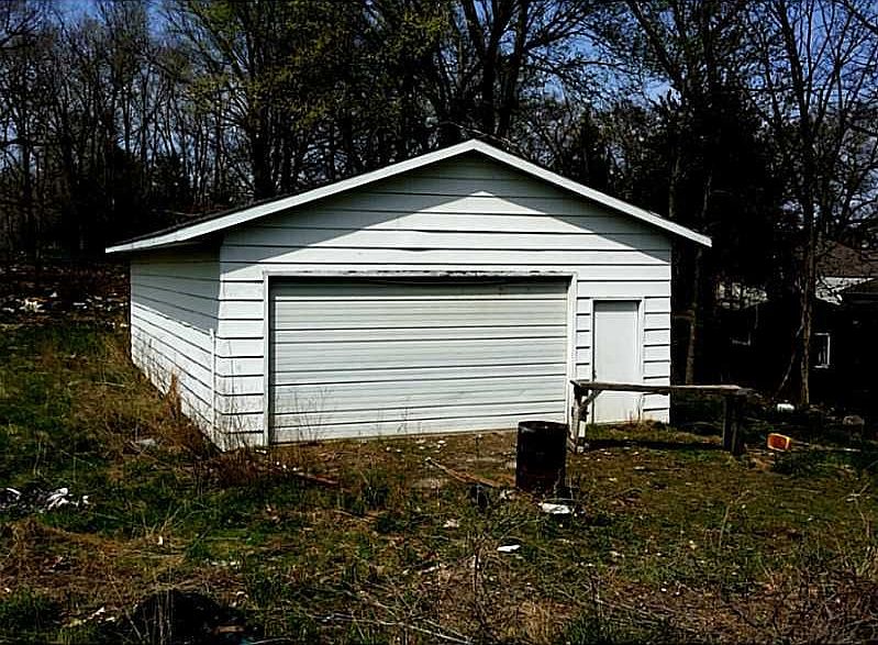 2nd image of 3258 Otter Rd