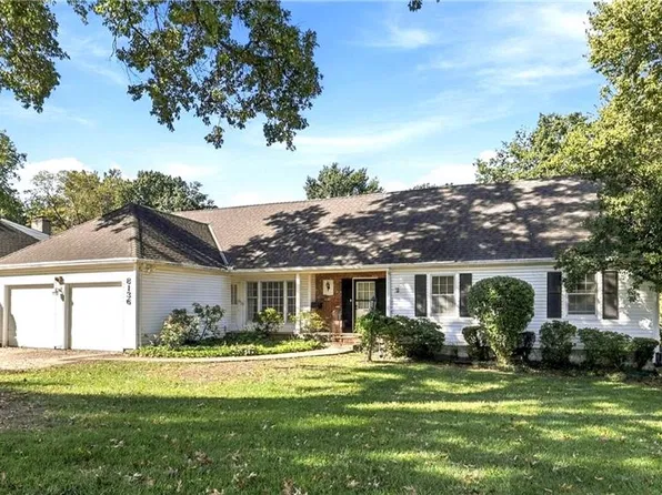 8136 Outlook Ln, Prairie Village, KS 66208
