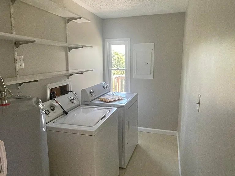 6453 McGlothlin Ln — Photo 13