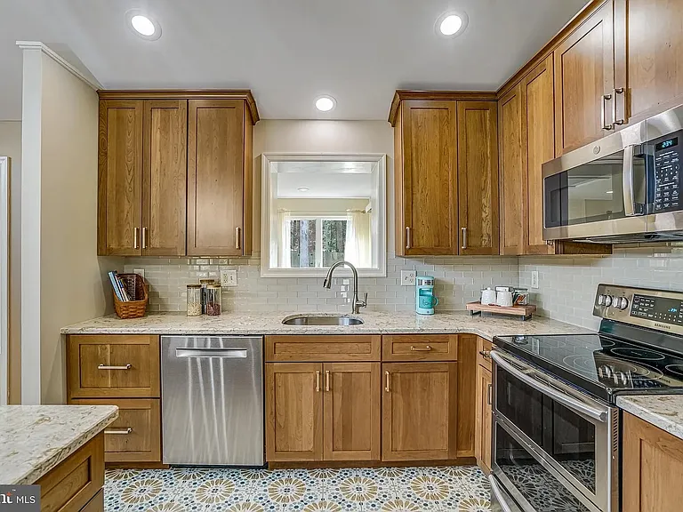 8651 Cromwell Dr — Photo 10