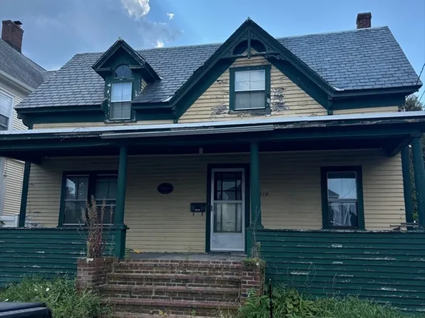 279 Foster St, Lowell, MA 01851