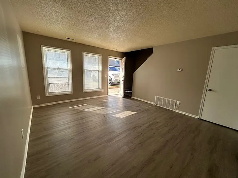 219 N Garrison Ave — Photo 3