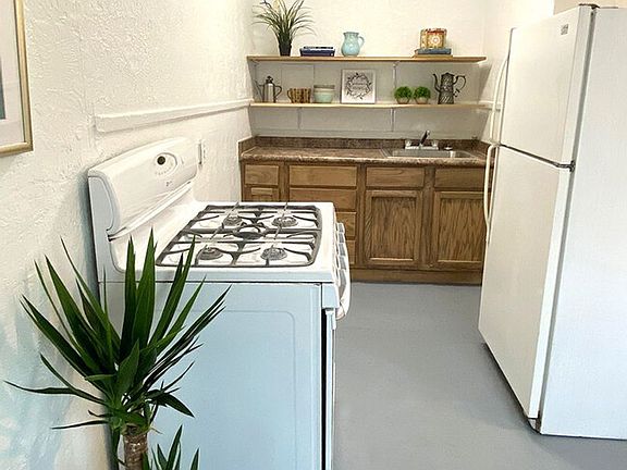 3rd image of 637 Mohawk St #2