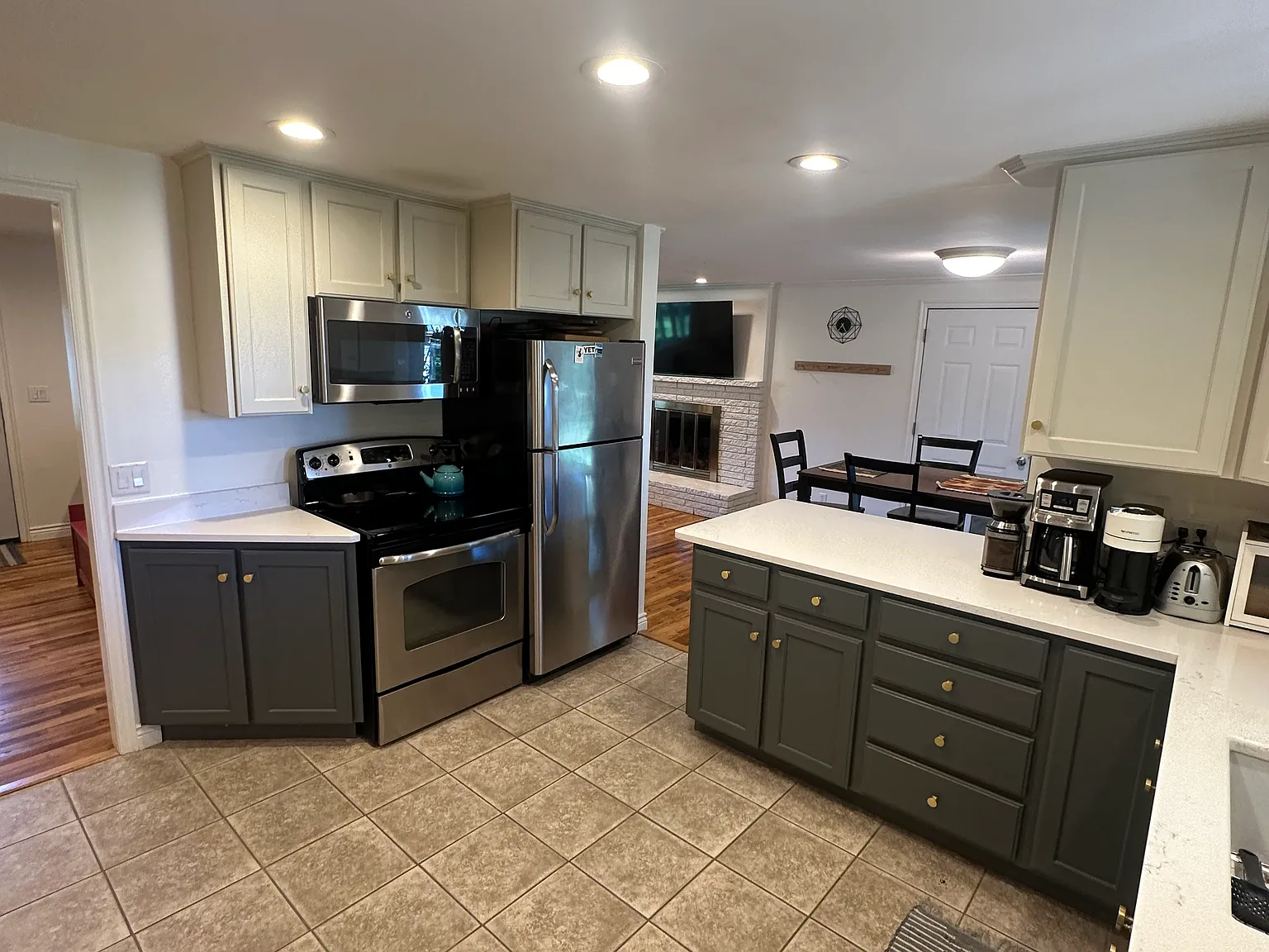 3 bed, 1600 sqft, $2,925 — Photo 4