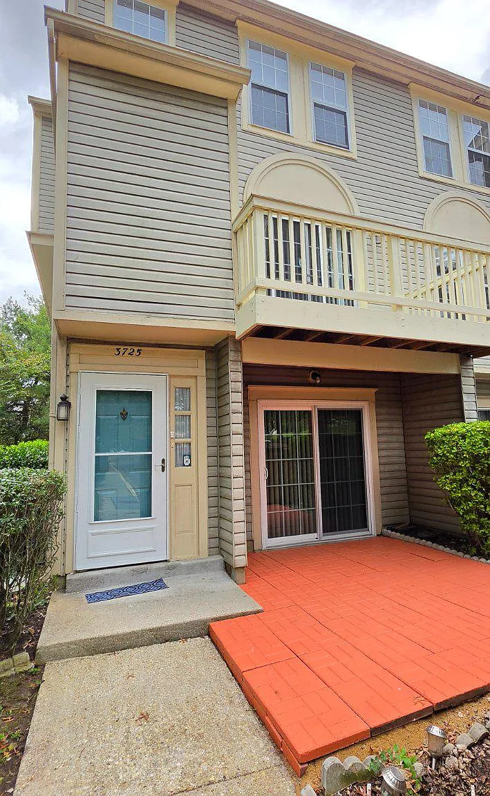 4 bed, 3.5 bath, 1738 sqft, $2,550 — Photo 2