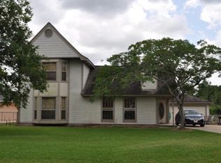 7117 Beechwood Dr, Angleton, TX 77515