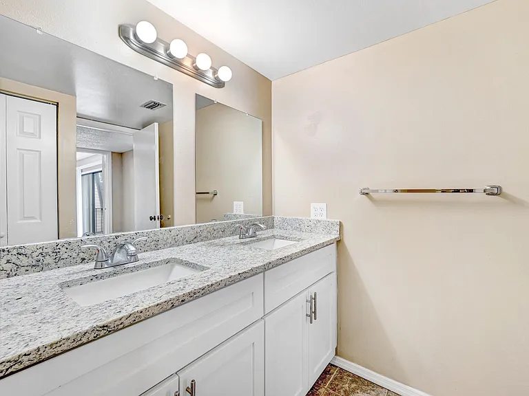 2111 Vista Oaks Cir NE — Photo 34