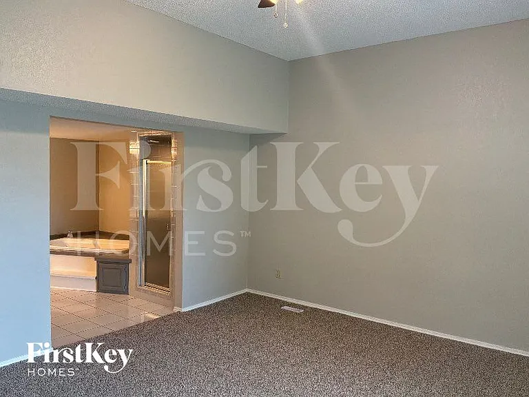 1008 Sennybridge Dr — Photo 8