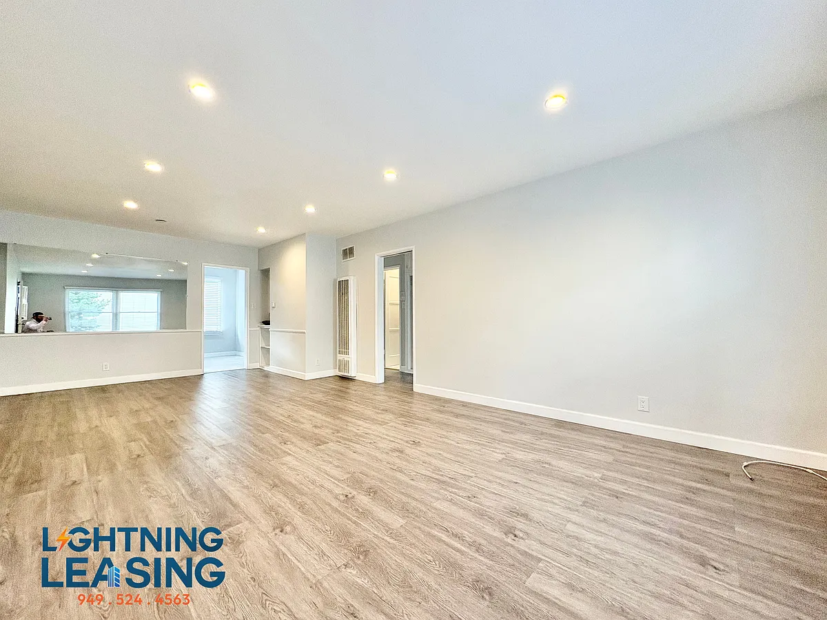 Building Photo - 1222 McClellan Dr #6