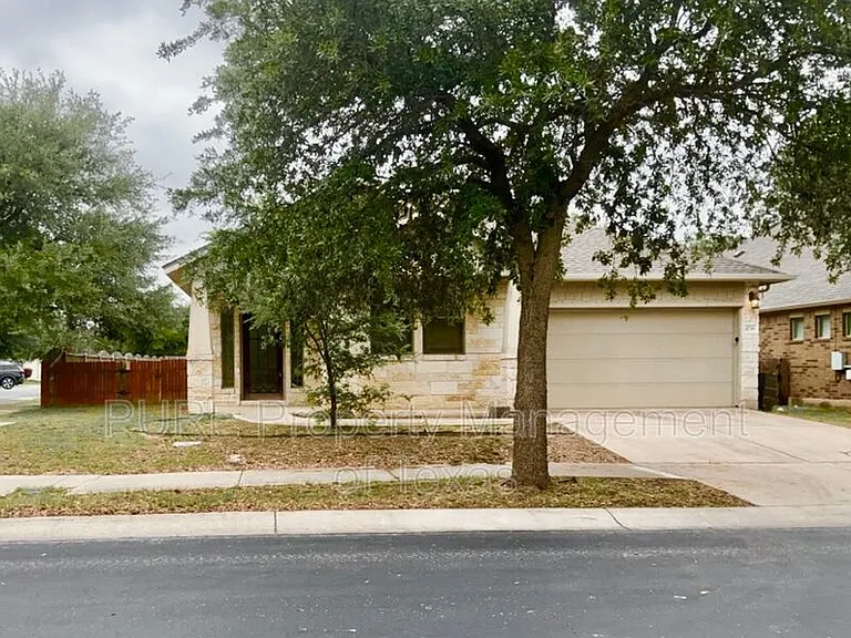 4718 Madrid Dr — Photo 1