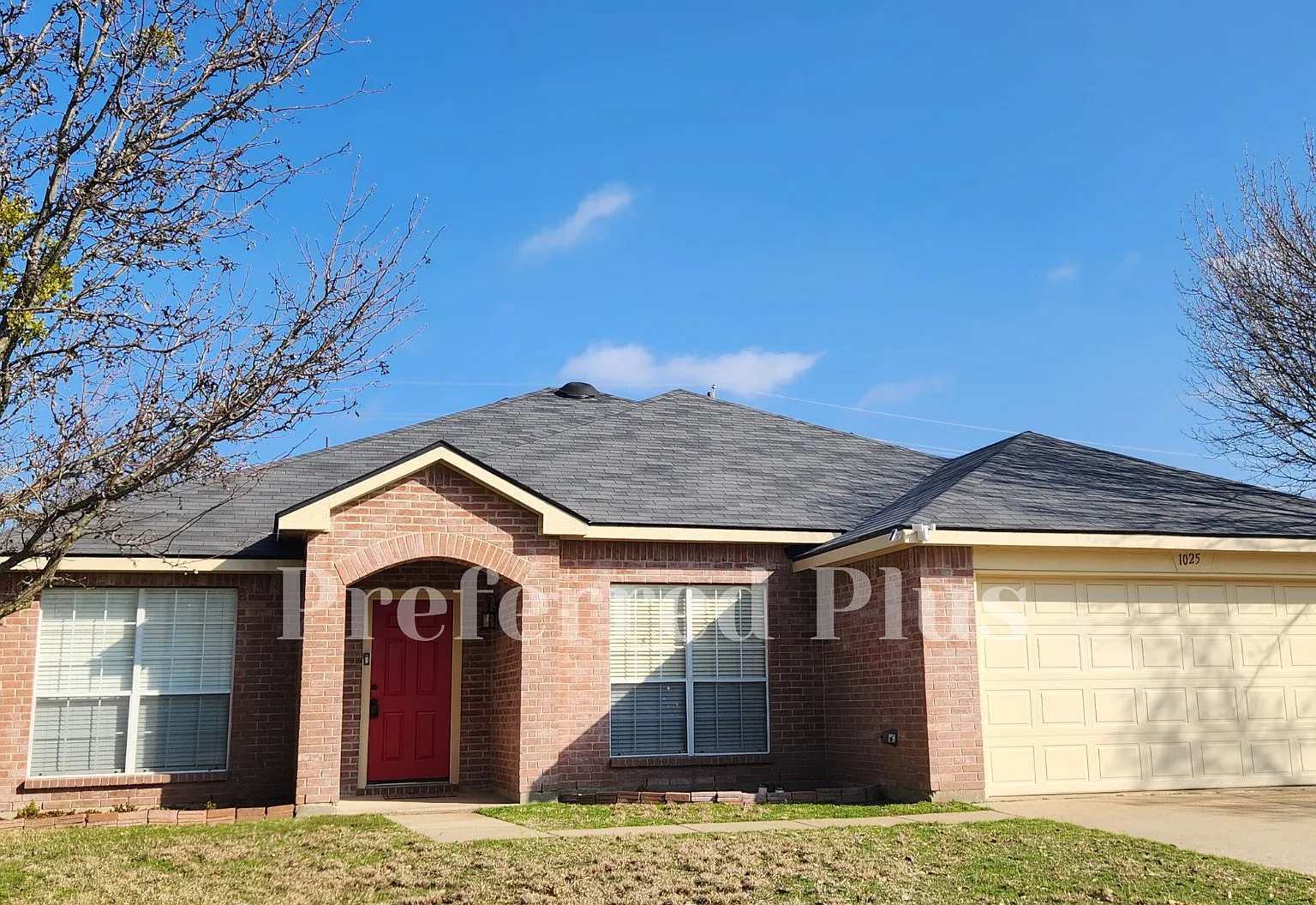 4 bed, 1960 sqft, $2,450 — Photo 1