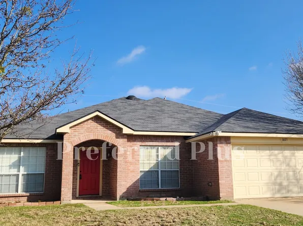 1025 Winding Creek Dr, Cedar Hill, TX 75104