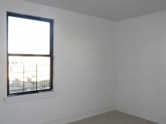 4th image of 228 Audubon Ave APT 61