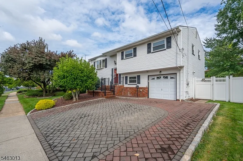 4 bed, 2.0 bath, 6098 sqft, $5,000 — Photo 3