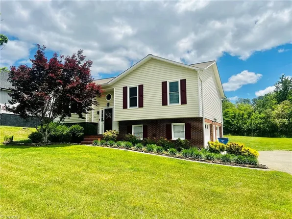 2136 Elizabeth Dr, Mount Airy, NC 27030