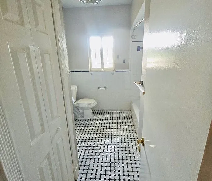 303 E Paris St — Photo 24