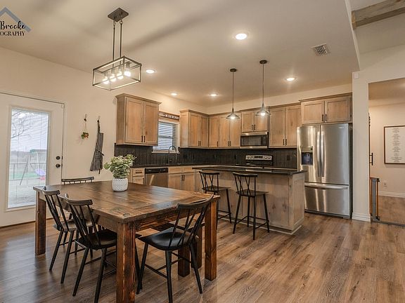 3rd image of 3018 Parkhill Rd