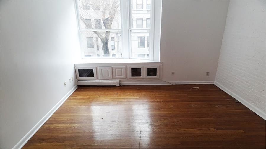 2nd image of 146 W 95th St