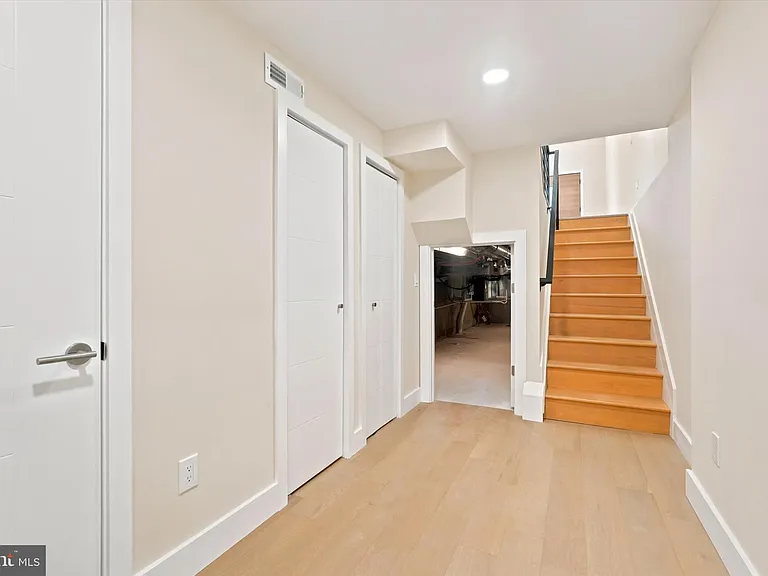 2440 E Harold St — Photo 13