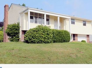 843 Kent Ln, Philadelphia, PA 19115
