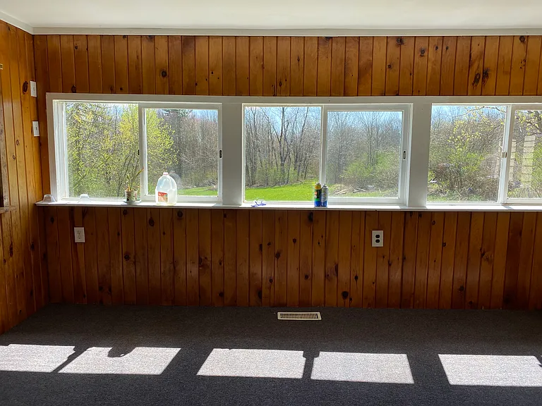 684 E Maine Rd — Photo 14