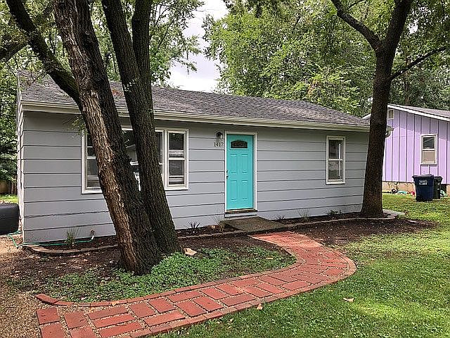 2nd image of 1417 W 22nd St