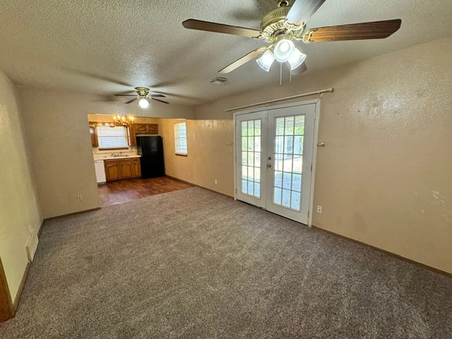 New carpet and paint! 3 bed, 2 bath, 2 car garage home for rent near I-240 and Penn / south OKC. — Photo 2