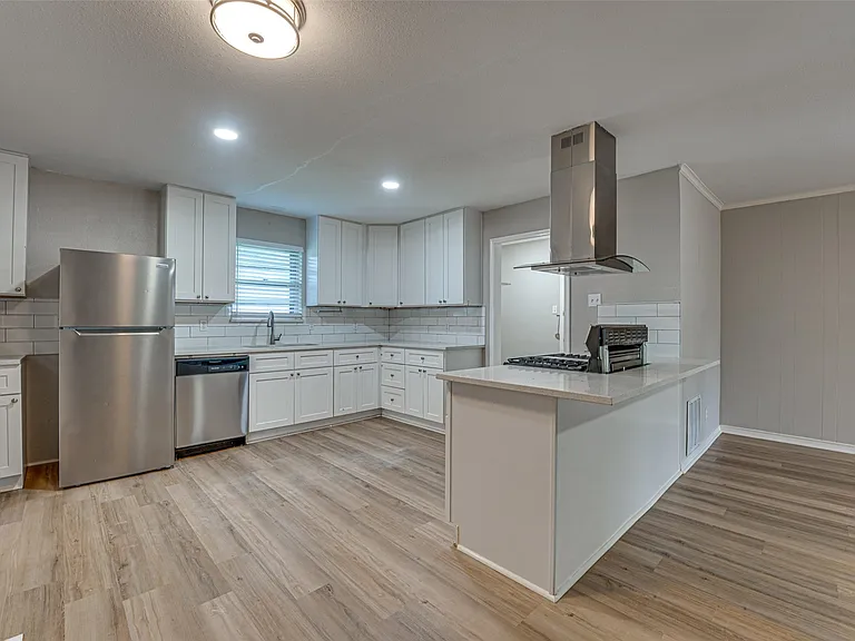 825 Branch Dr — Photo 10