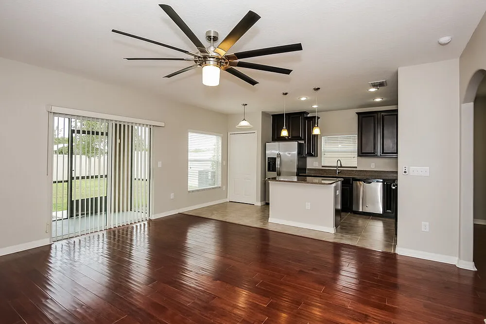 4 bed, 2.5 bath, 2098 sqft, $2,640 — Photo 4
