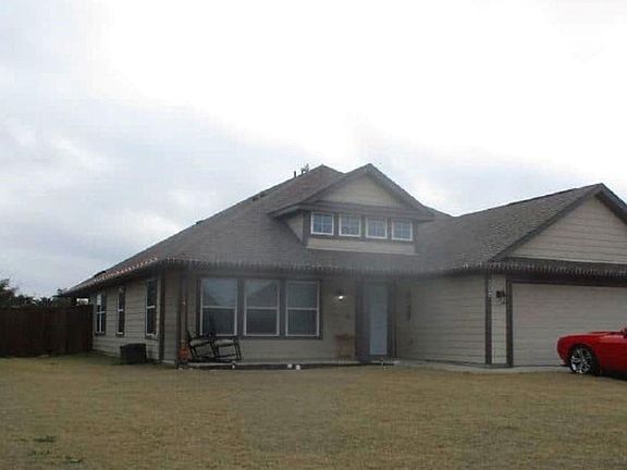 3rd image of 305 Sunnyside Dr