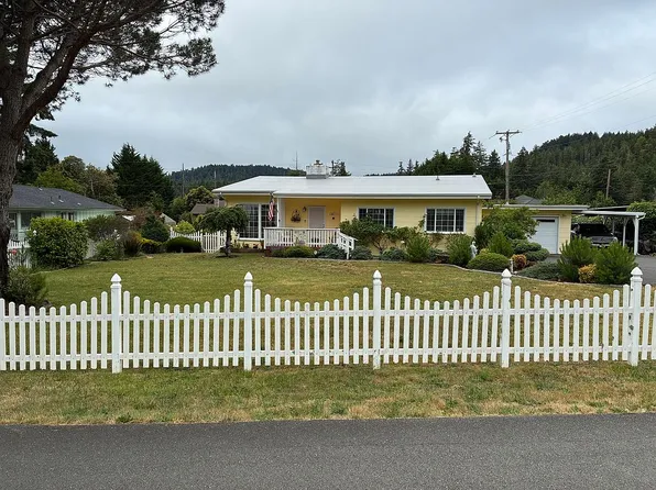 190 Hiouchi Dr, Crescent City, CA 95531