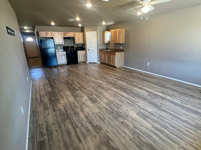 2627 Globe Ave — Photo 3