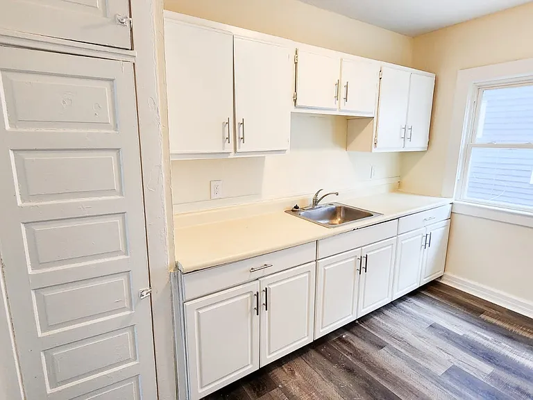 1605 Hillcrest Rd #1 — Photo 11