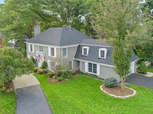 87 Webber Pl, Grosse Pointe Shores, MI 48236