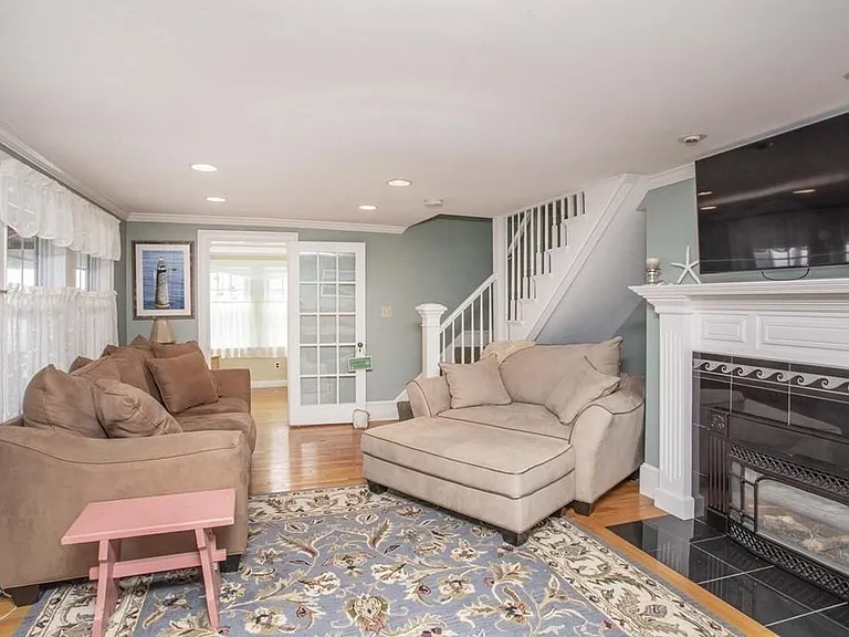 63 Glades Rd — Photo 6