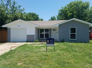 705 Tuskegee St, Grand Prairie, TX 75051