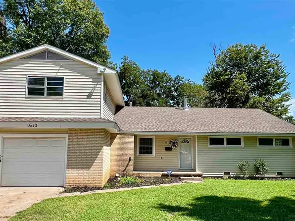 1613 Blackard Ln, Ponca City, OK 74604