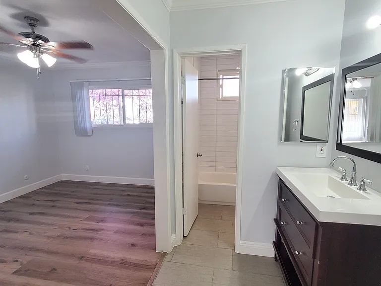 6701 Fountain — Photo 22