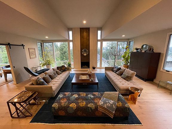 3rd image of 406 Detwiller Ln
